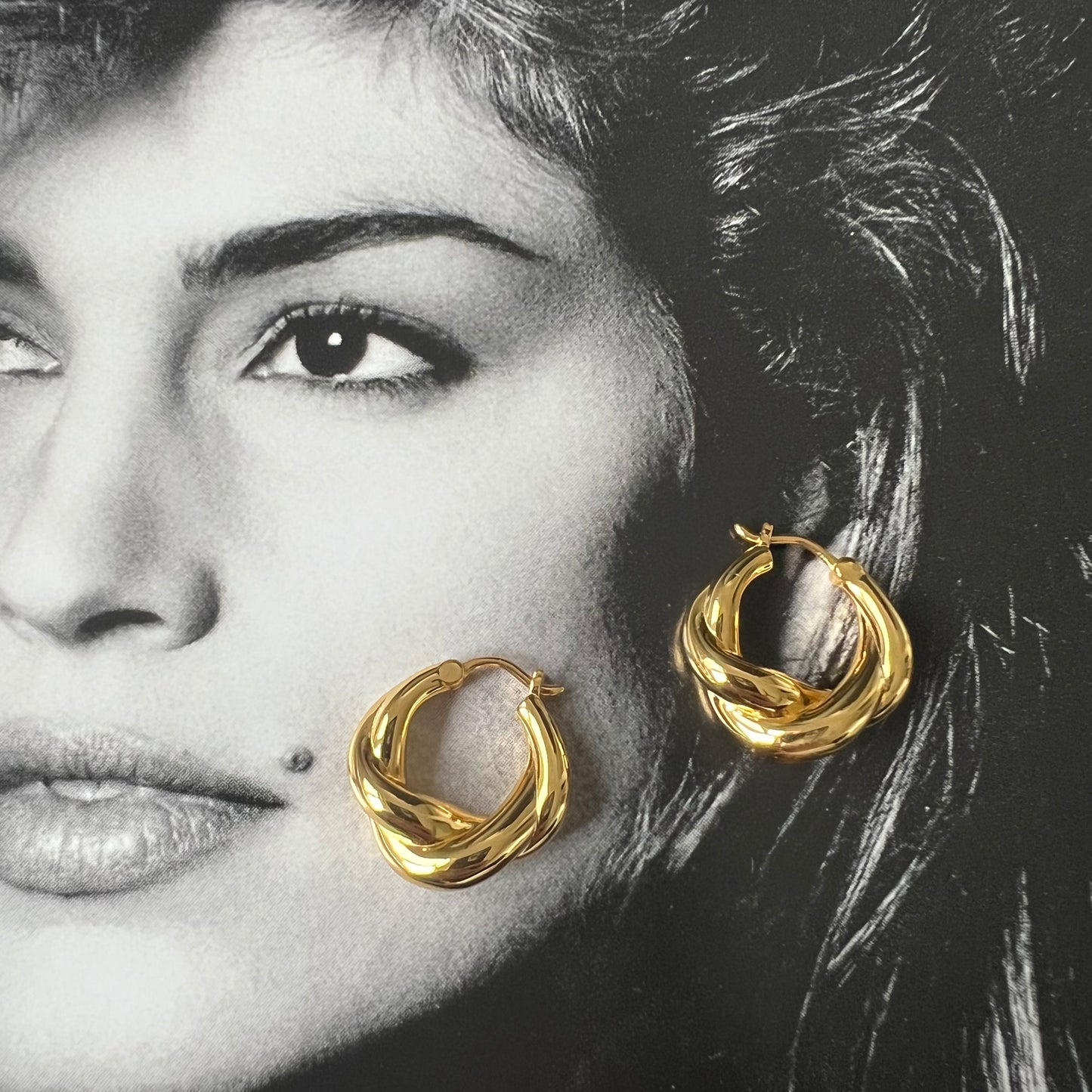 Kenny Twist Hoops in GOLD