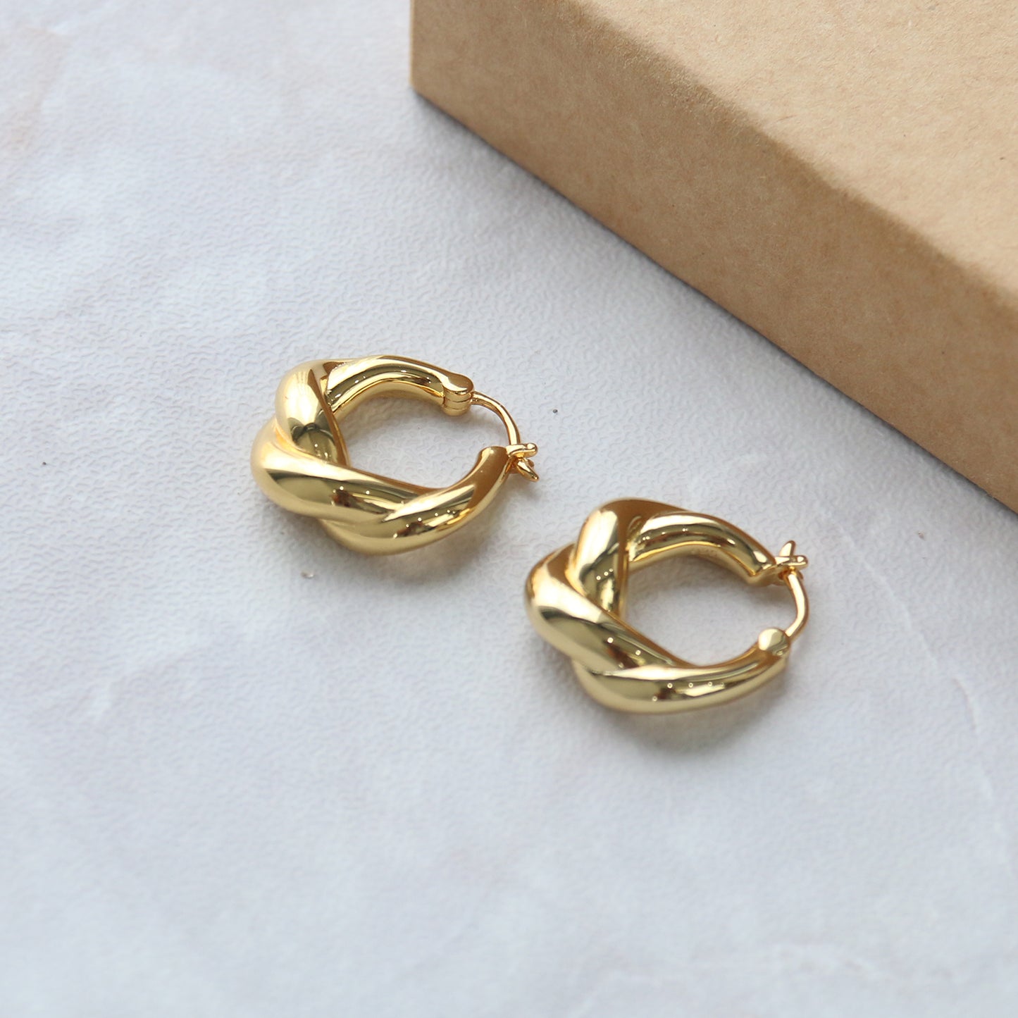 Kenny Twist Hoops in GOLD