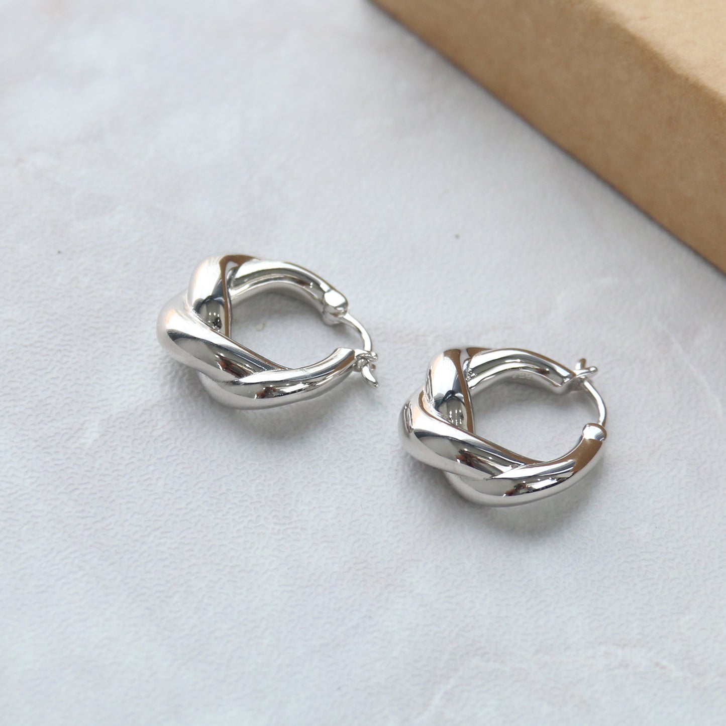 Kenny Twist Hoops in SILVER