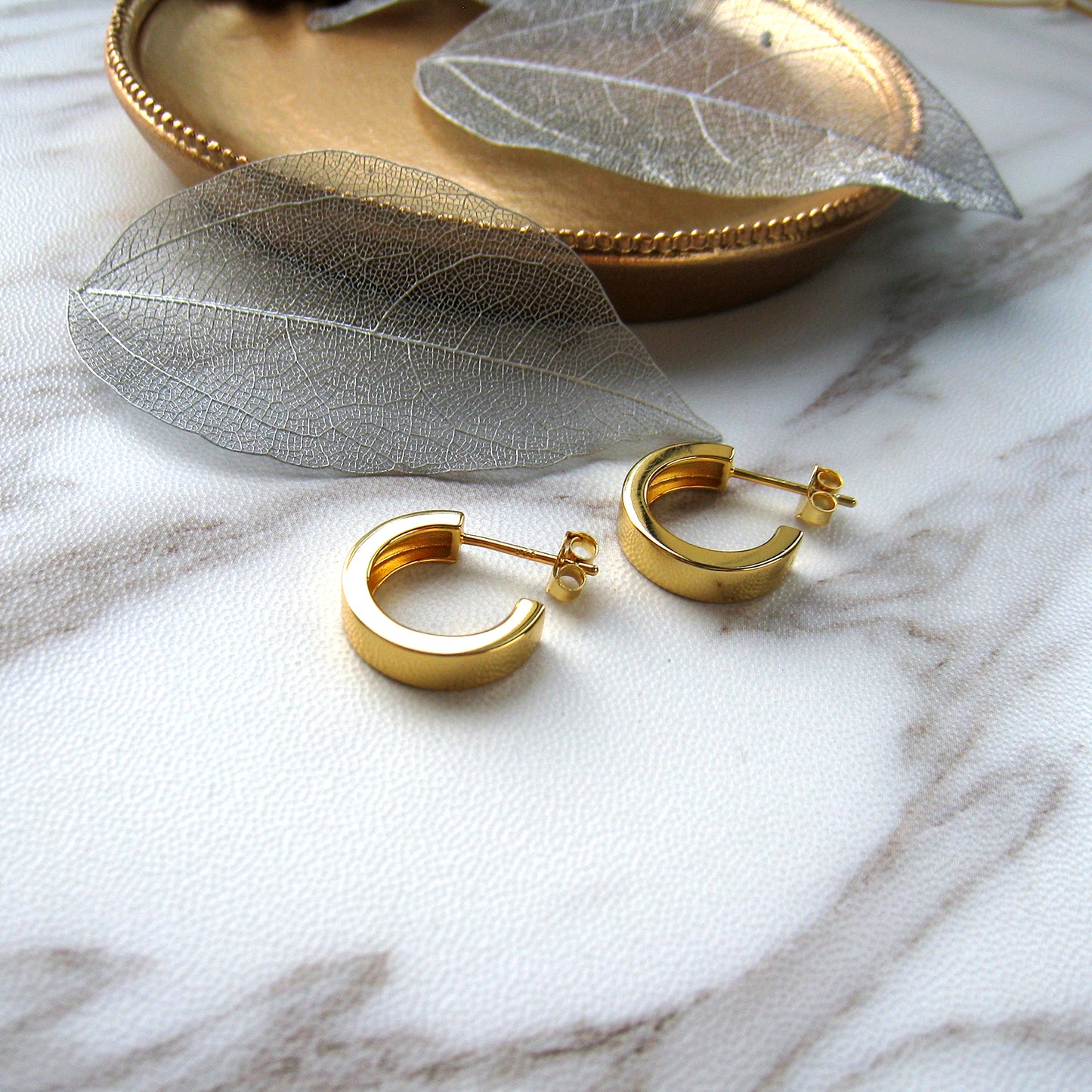 Prea Edge Hoops in GOLD